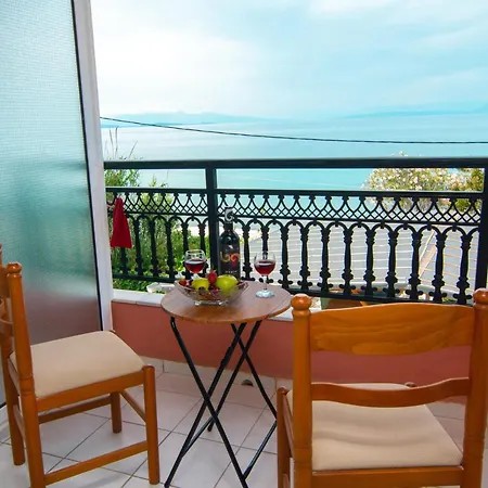 Ampelaki Apartment *