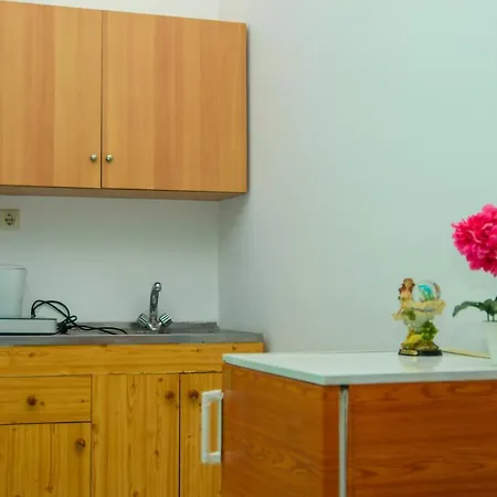 Ampelaki Apartment *