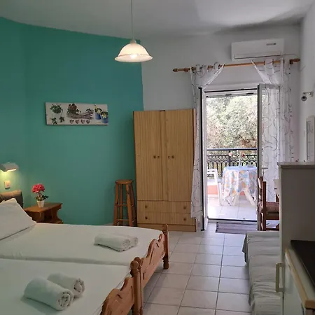 Ampelaki Apartment *